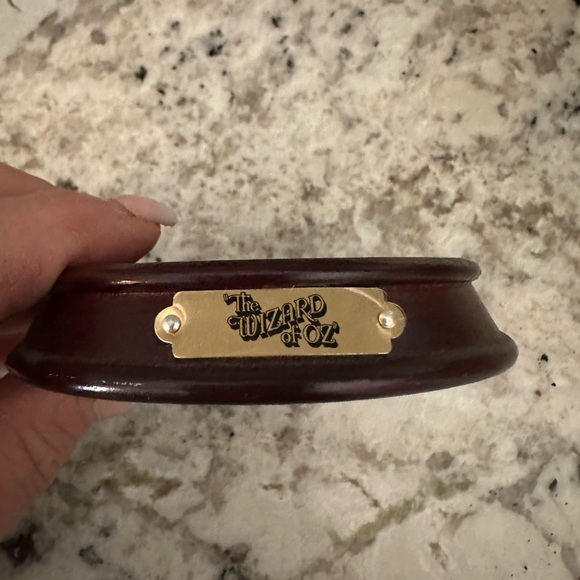 Tin Man, Scarecrow, Cowardly Lion and Dorothy Ceramic Figurines w/Wooden Bases - Picture 2 of 6